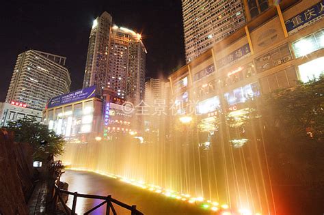 重庆最大的城市广场，夜生活精彩纷呈，市民和游客皆爱的打卡地-搜狐大视野-搜狐新闻
