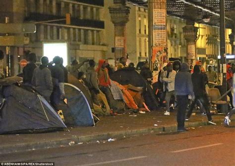 巴黎：难民街头大规模斗殴现场_海南频道_凤凰网