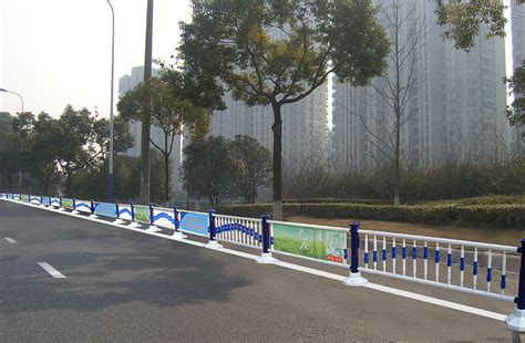 广州市街道防护栏定做 人行道护栏款式 广州交通围栏价格_护栏/围栏/栏杆_第一枪