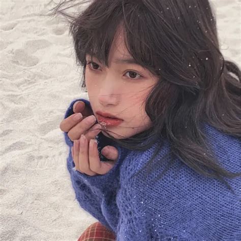 心动黄色系女头图片