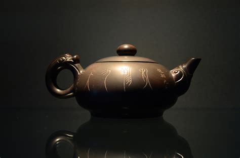 广西坭兴陶，神奇的中国名陶，不上釉不添彩就能窑变出许多色彩_陶器