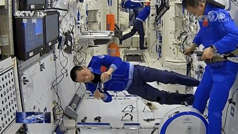 太空做饭要多久？中国航天员详介中国空间站，NASA投来羡慕眼神|航天员|空间站|做饭_新浪新闻