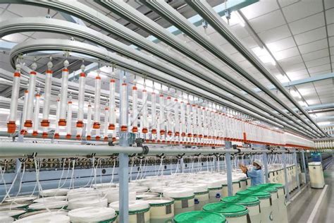 江苏南通：纱厂生产忙-人民图片网