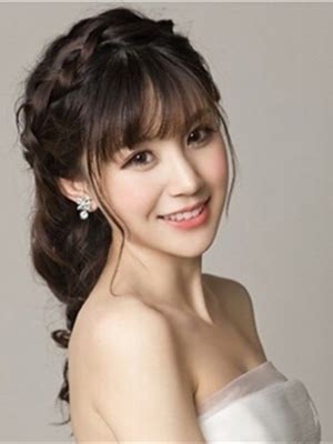 婚纱照造型甜美女生头像