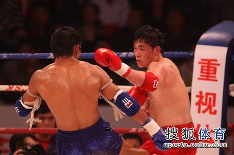 中泰拳王争霸赛刘层层打响头炮 KO泰国第一高手