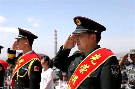 中国一级军士长，两百万解放军中不超二十人，比将军还要稀少，绝|军士长|士官|军衔_新浪新闻