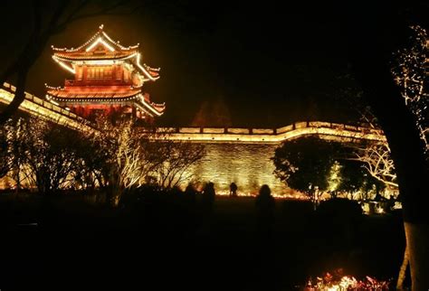荆州古城夜景 - 尼康 D300S(配16-85mm镜头) 样张 - PConline数码相机样张库