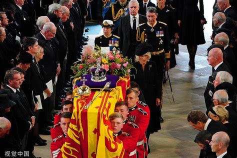英国最高规格国葬！伊丽莎白二世下葬温莎圣乔治教堂_凤凰网视频_凤凰网
