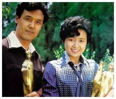 张芝华罕现身，与郭凯敏离婚后独自抚养儿子，嫁大15岁画家很幸福