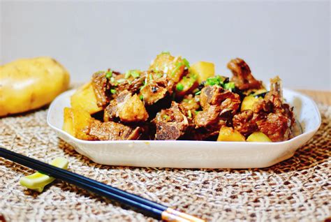 【胡萝卜土豆炖排骨的做法步骤图，怎么做好吃】doudouweini_下厨房