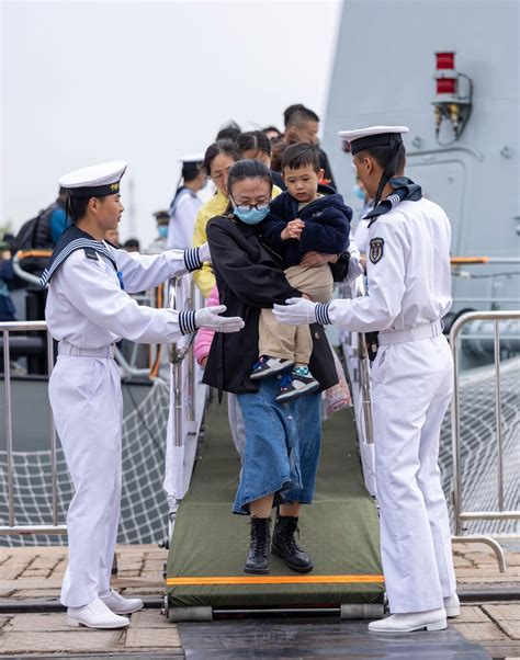 海军举行舰艇开放活动，开封舰首次向公众敞开大门 - 青岛新闻网