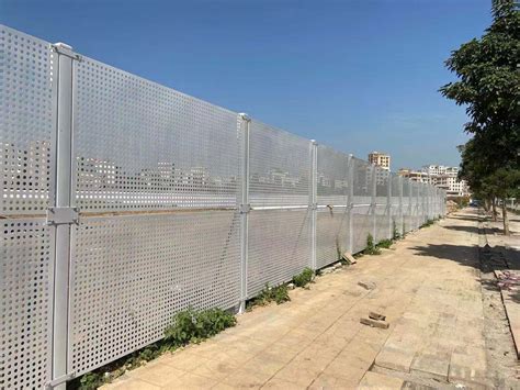 茂名市大孔径抗风围蔽板 镀锌板烤漆防护围栏-智慧城市网