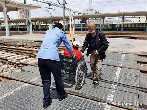 八旬老人不慎摔倒 小王庄镇网格员“扶”出文明