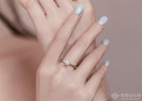 右手戴戒指的含义|右手五个手指戴戒指分别代表什么 – 我爱钻石网官网