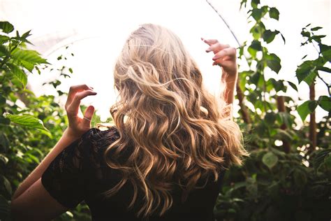 如何让头发长得更快:10种健康已证实的方法