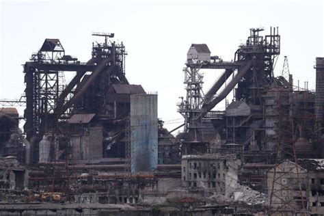 激战80余天后乌军撤离亚速钢铁厂，俄乌冲突中历时最长的战斗结束？ - 封面新闻