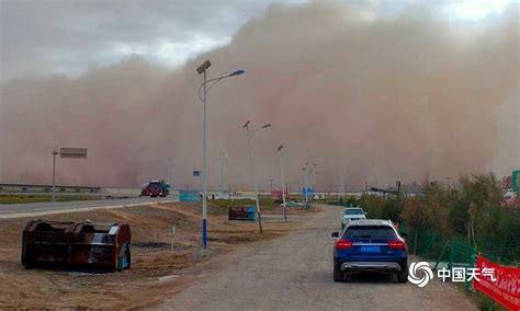 青海格尔木：沙尘暴来袭 沙墙几十米天空昏黄-中国气象局政府门户网站