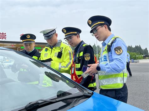 重庆交巡警多措并举护航新学期师生出行交通安全