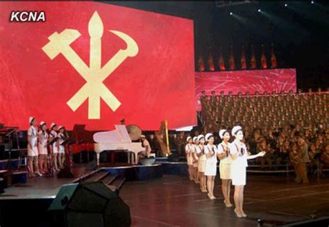 朝鲜70周年国庆文艺演出 现场高唱《爱我中华》