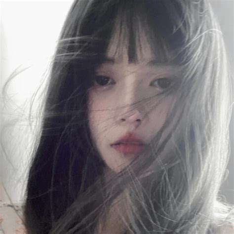 非主流纯欲女头像