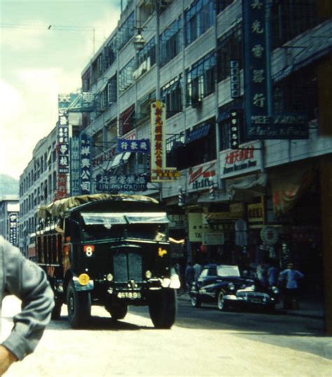 上世纪50年代的香港街拍：奔跑的黄包车 旗袍与西装同框|旗袍|街拍|黄包车_新浪新闻