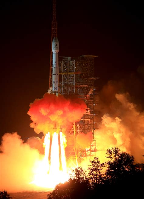 2013年12月14日嫦娥三号探测器成功落月 - 历史上的今天