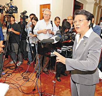 香港立法会主席范徐丽泰将带19名议员访灾区-搜狐新闻