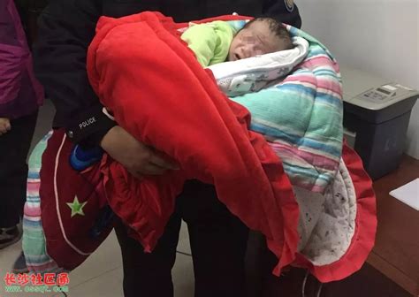 杭州一男婴被弃路边 右耳有畸形 出生才十多天！_育儿_长沙社区通