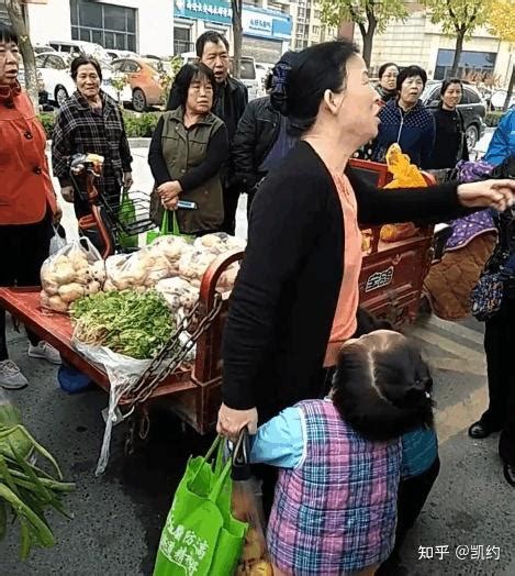 老人让座(2)图片 老人让座(2)图片大全_社会热点图片_非主流在线