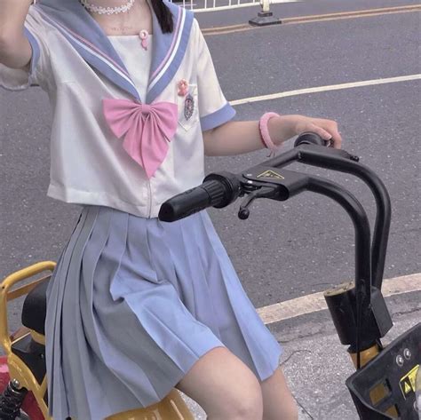 温柔搞怪女生头像