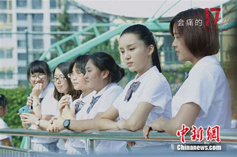 《会痛的十七岁》徐娇胡夏打破次元壁 玩转二次元新花样_ 视频中国