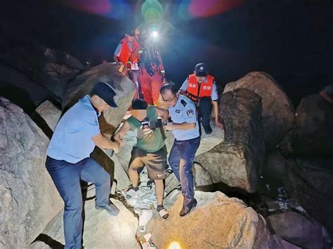 成功救助！游客被困岛礁，文昌海岸警察、消防救援等人员紧急出动救援
