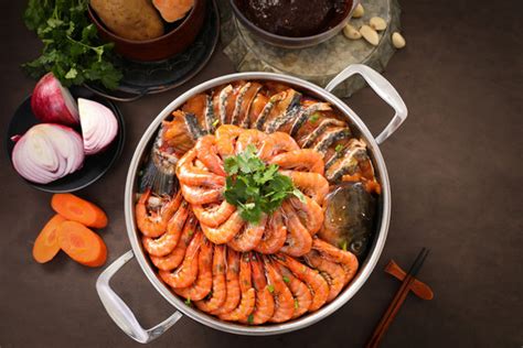 鱼虾双拼焖锅,中国菜系,食品餐饮,摄影素材,汇图网www.huitu.com
