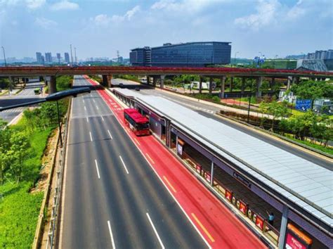 南宁市打造公交都市智能化 缓解城市交通拥堵