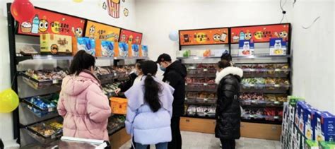 生活中午超市零食售卖专区商场购物摄影图配图高清摄影大图-千库网