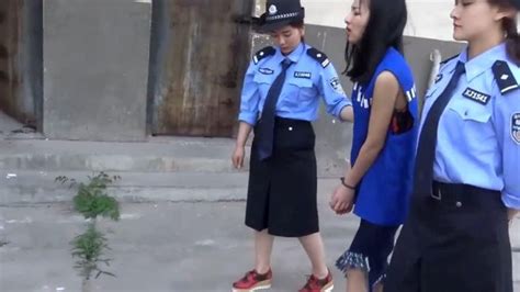 花季少年被判死刑，带着手铐脚链的样子真让人心疼！_腾讯视频