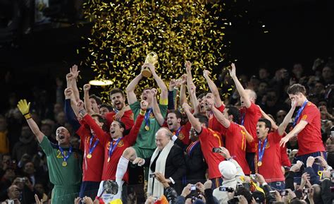 西班牙夺冠创造历史 哈维领衔四巨星获大满贯_2010南非世界杯_腾讯网