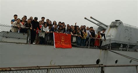 我校学生国防教育协会举办“参观106舰、303潜艇国防教育基地”活动