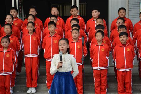 小学生红歌合唱《团结就是力量》