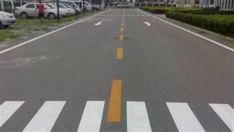 道路中间的单黄线和双黄线有什么区别？_凤凰网汽车_凤凰网