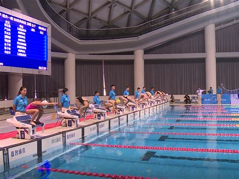 世界冠军助阵 2021年成都市职工游泳比赛开幕