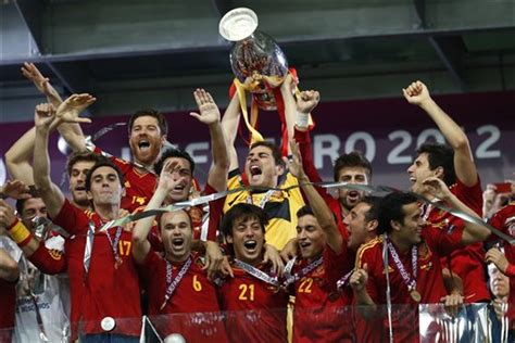 西班牙卫冕2012欧洲杯冠军（组图）_第一金融网