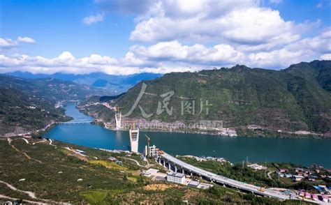 云南绥江：大桥建设忙-人民图片网