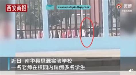 河南小学生踩踏2死20余伤 医生到场孩子躺一地_手机新浪网