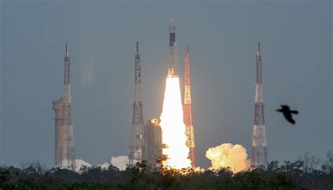 印度空间组织进行了对“月船二号”坠毁的经验教训吸取，工程人员简化了留轨的推进舱（轨道器），减少的重量用来增加登月舱的推进剂。