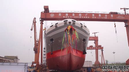 中航威海船厂2500TEU集装箱3号船下水 - 在建新船 - 国际船舶网