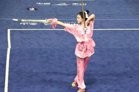 学武术妆容甜美女生头像