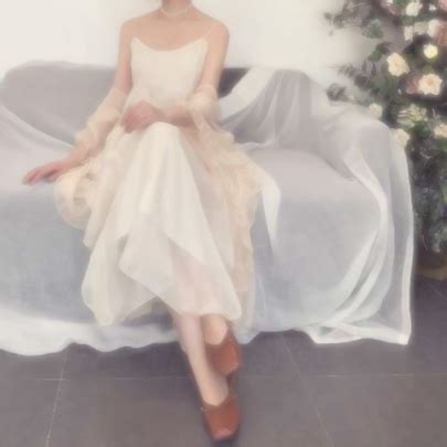 温柔锁骨女生头像
