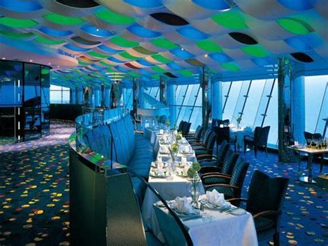 被名为世界第一家七星级酒店，迪拜帆船酒店