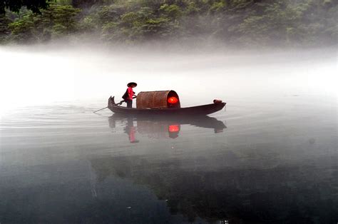 划船图片风景图片,一个人在船上的图片,小朋友划船图片_大山谷图库